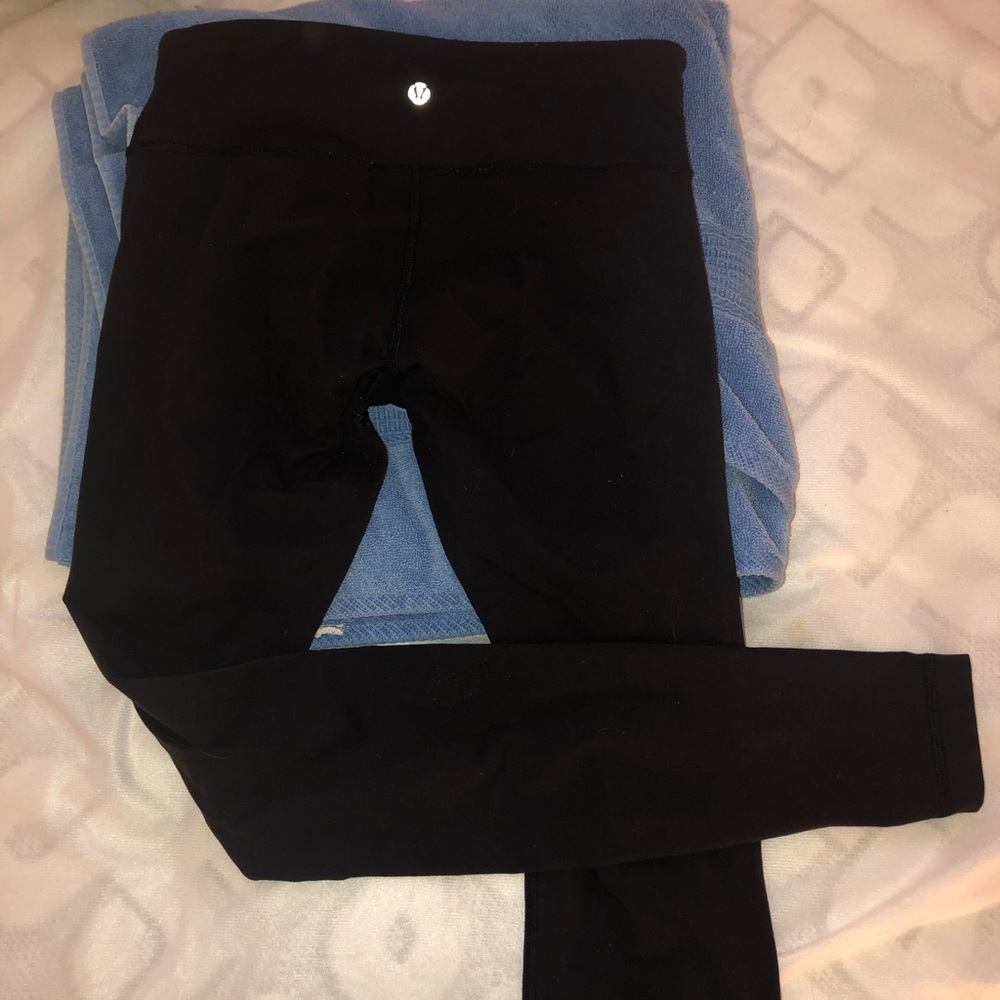 Lululemon black winder under leggings!